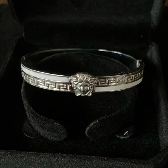 Medusa Greek Key Women’s Bracelet - Picture 4 of 6